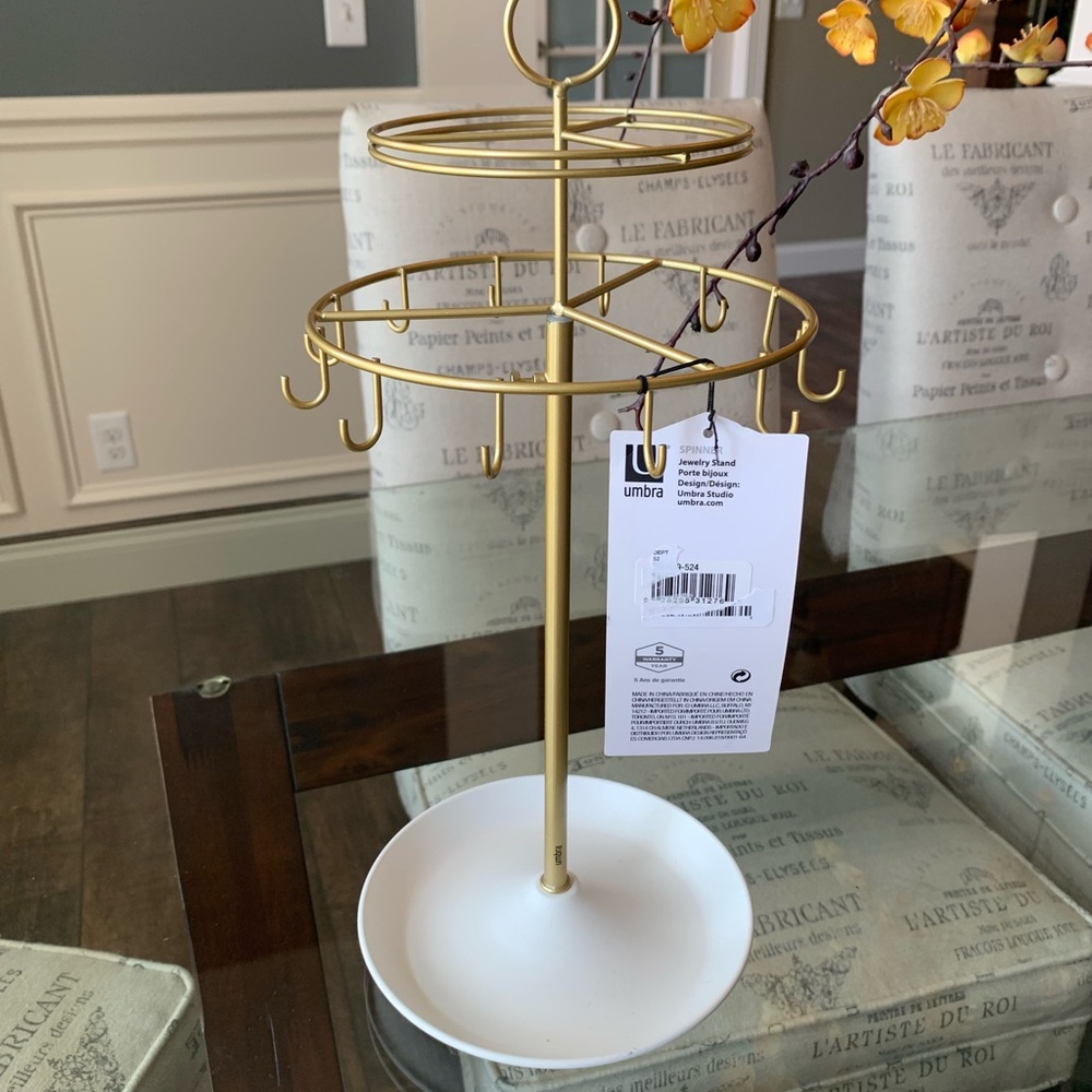 Umbra jewelry stand